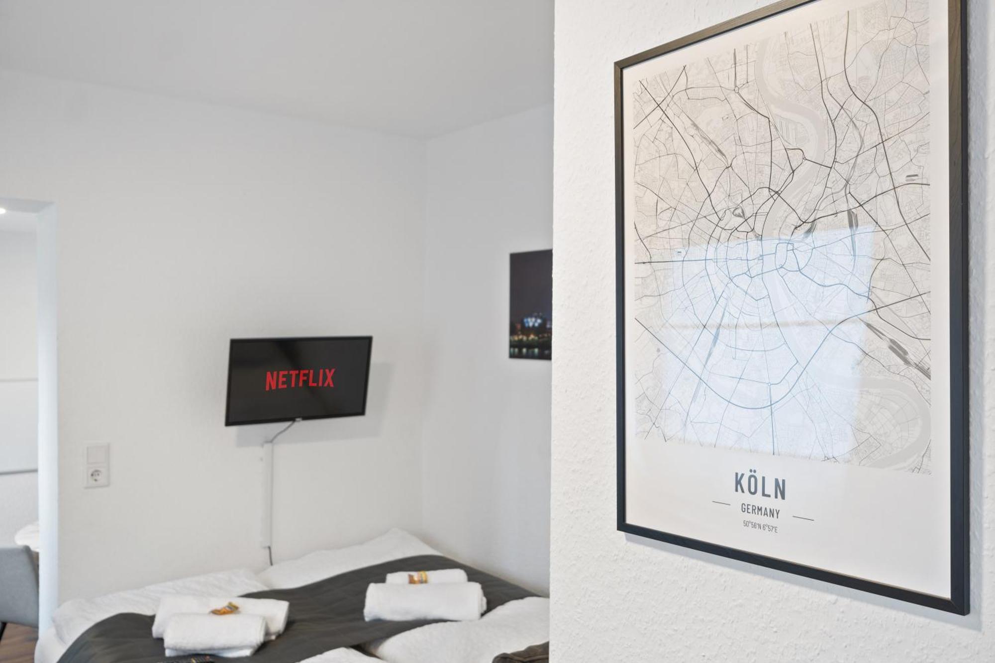 Modernes Am Rhein In Ruhiger Lage * Köln